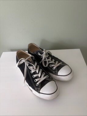 Converse Chucks Black & White Mens 7 Womens 9